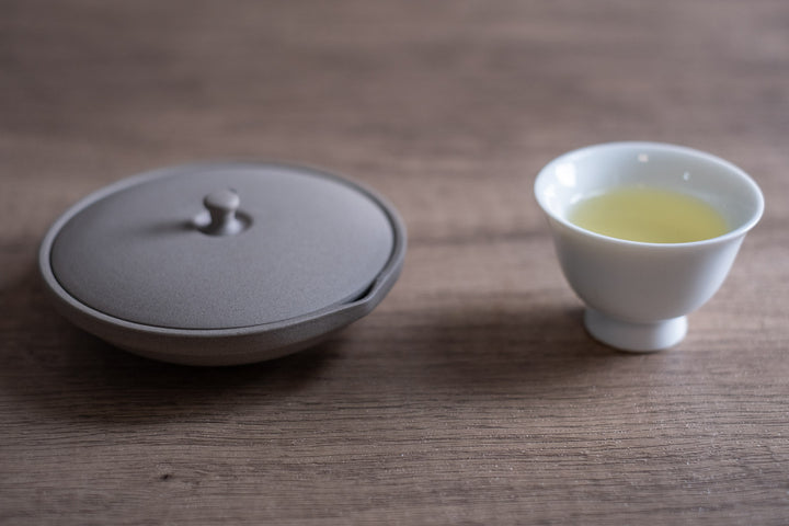 SHIROHAI SHIBORIDASHI TEAPOT